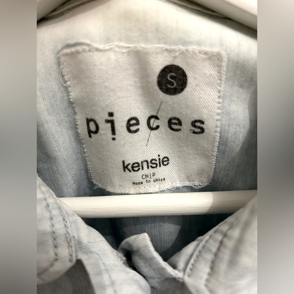 Pieces Kensie Cropped Jean Jacket Small - Picture 2 of 12